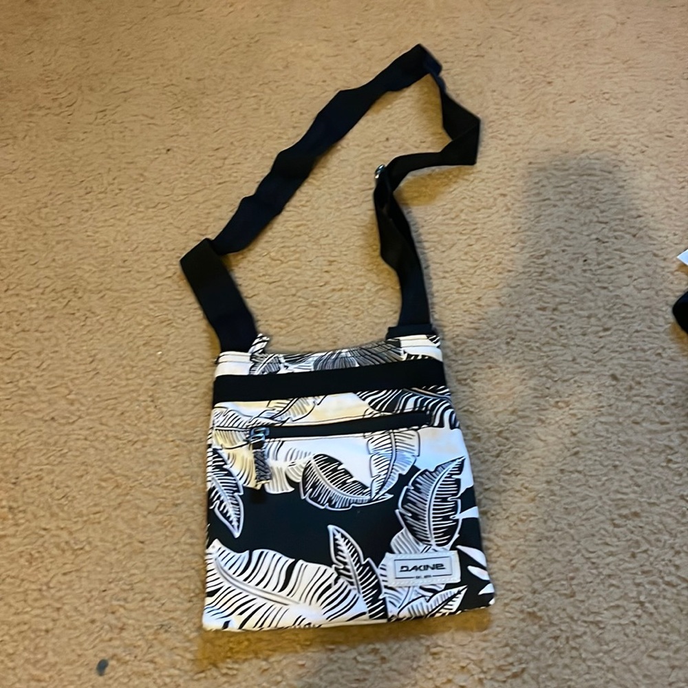 Dakine crossbody bag